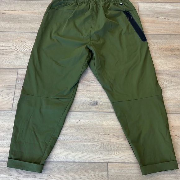 Nike Green Tech Commuter Pant - Picture 15 of 15